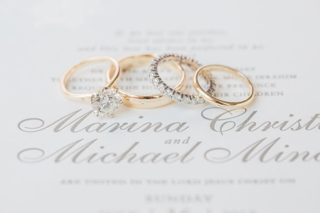 Wedding bands and engagement rings in yellow gold and diamonds