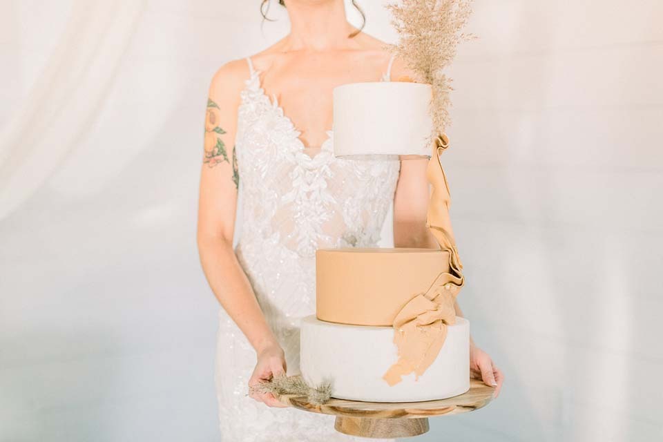 Wedding Budget Percentages | A cool modern sculpted wedding cake